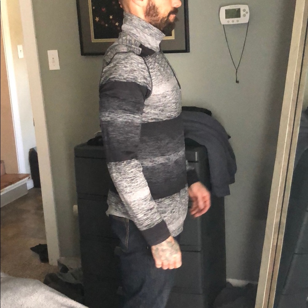 Lululemon men’s Long sleeve asymmetrical 1/2 Zip